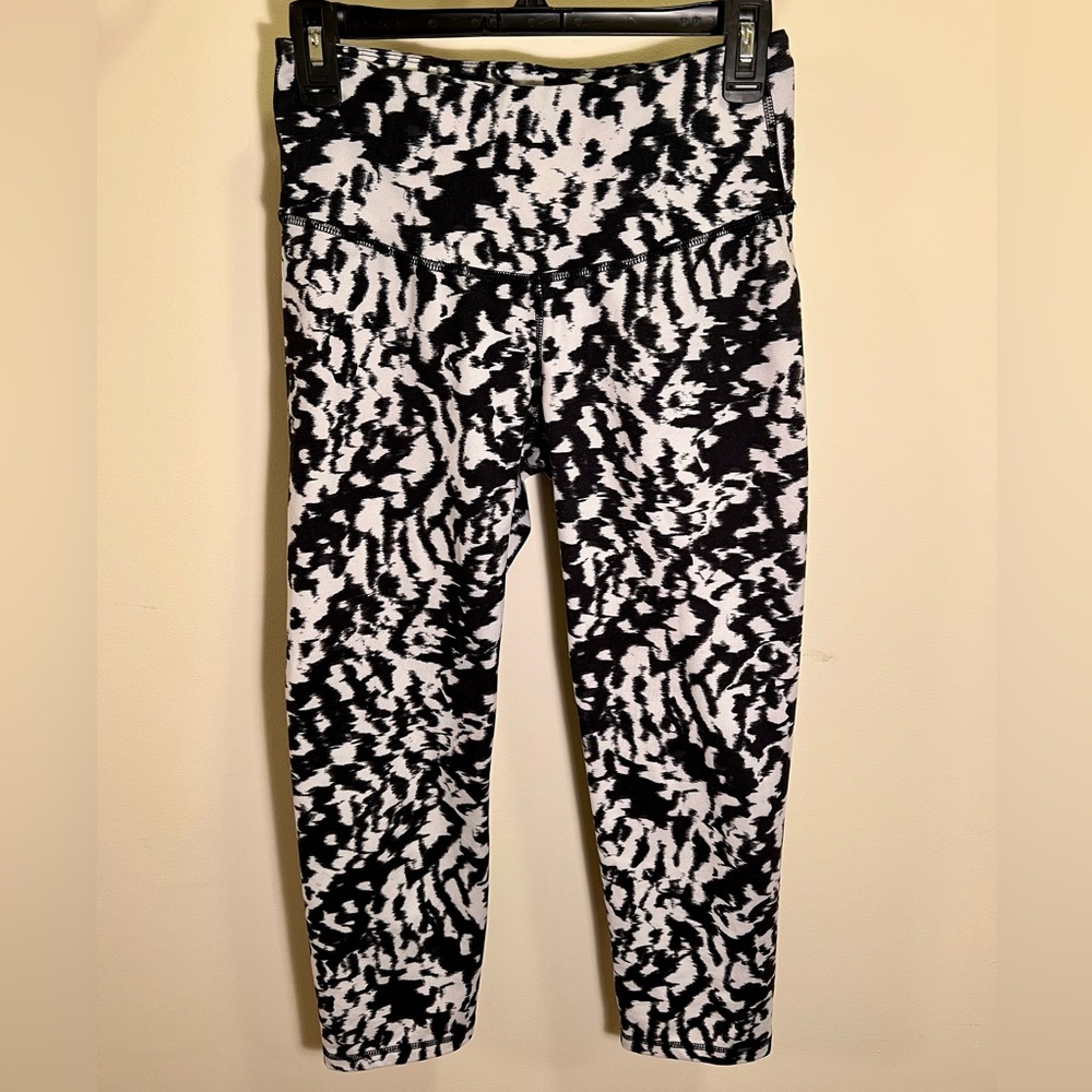 Black & white Old Navy leggings